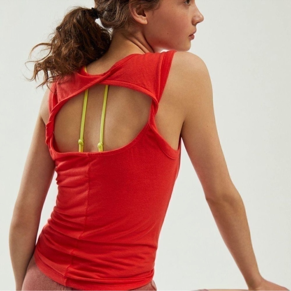 #56-NWT Anthropologie Open Back Twist Back Red Tank - Picture 2 of 5